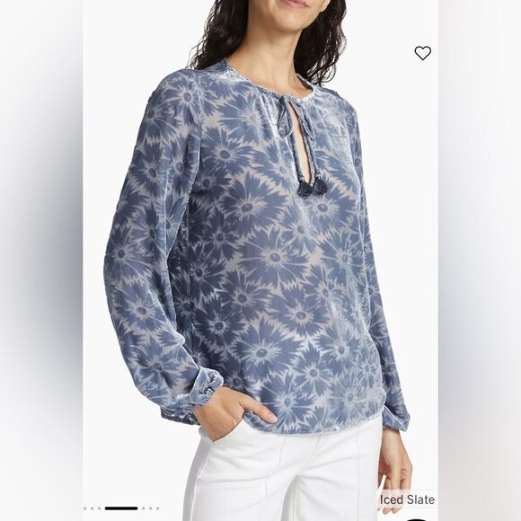 Poppy's blue floral blouse on The Bold and the Beautiful - Picture 2 of 13